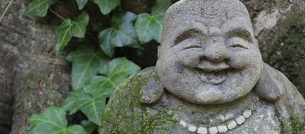 800px-Laughing_Buddha_statue