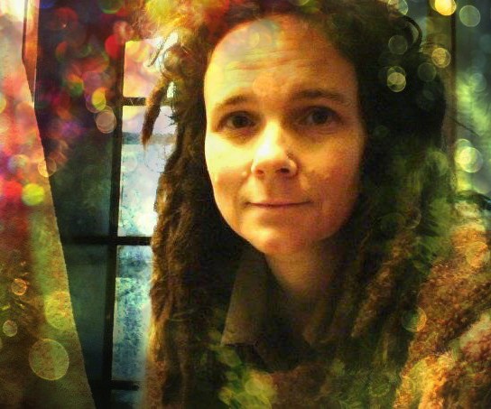 Wren in light sequins cr