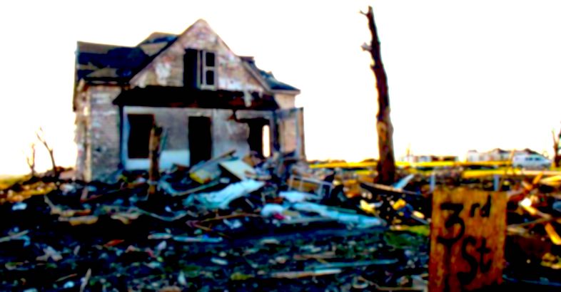Tornado_Destroyed_House_in_Parkersburg,_Iowa