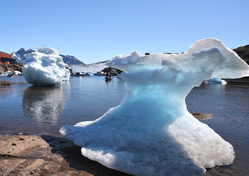800px-Bergy_bits_near_Tasiilaq